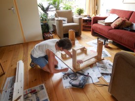 de poten eraan schroeven,