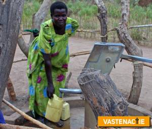 fotos_vrouw_bij_waterput_nieuwsitem_groen_geloven_lightbox